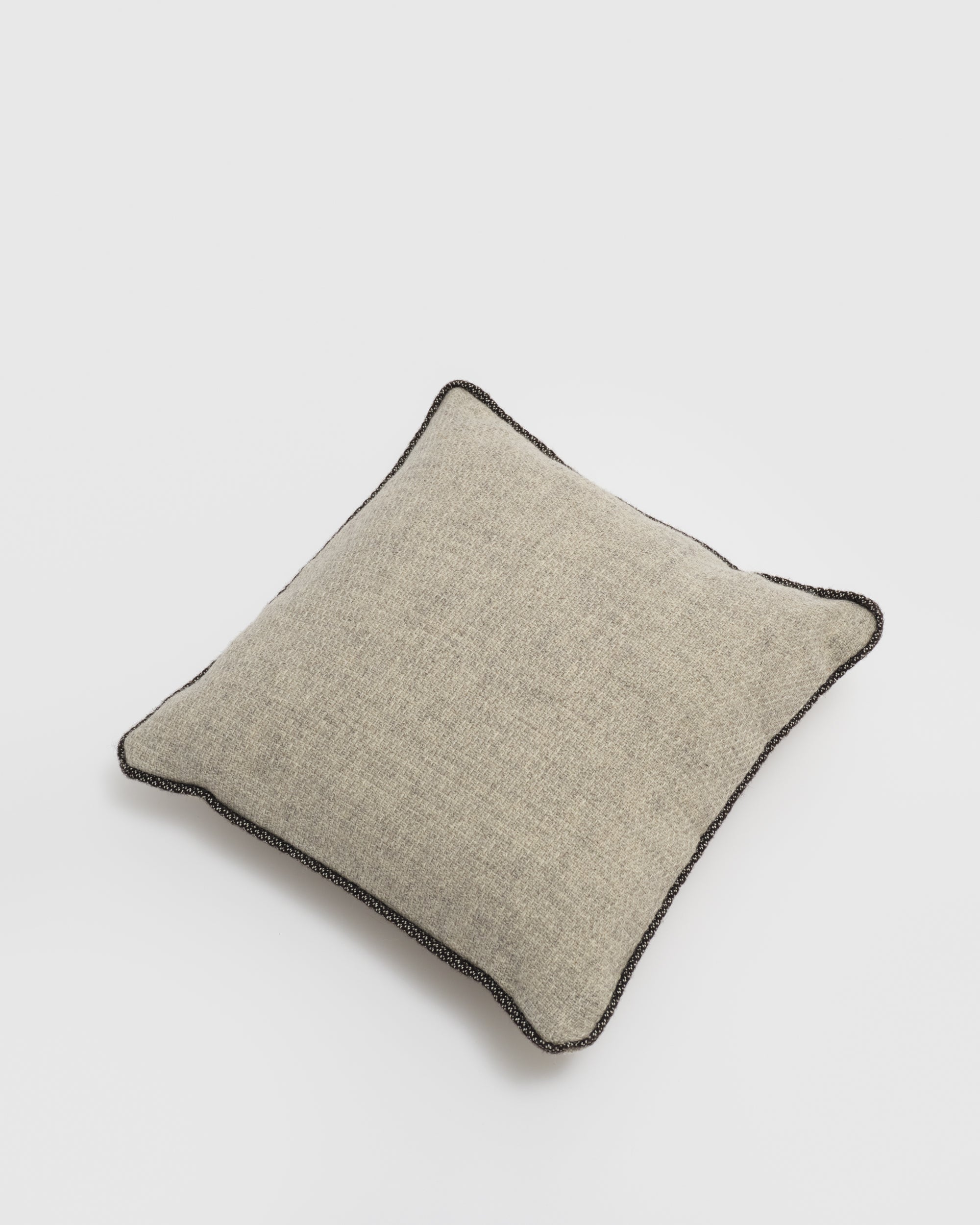 Punos Cushion