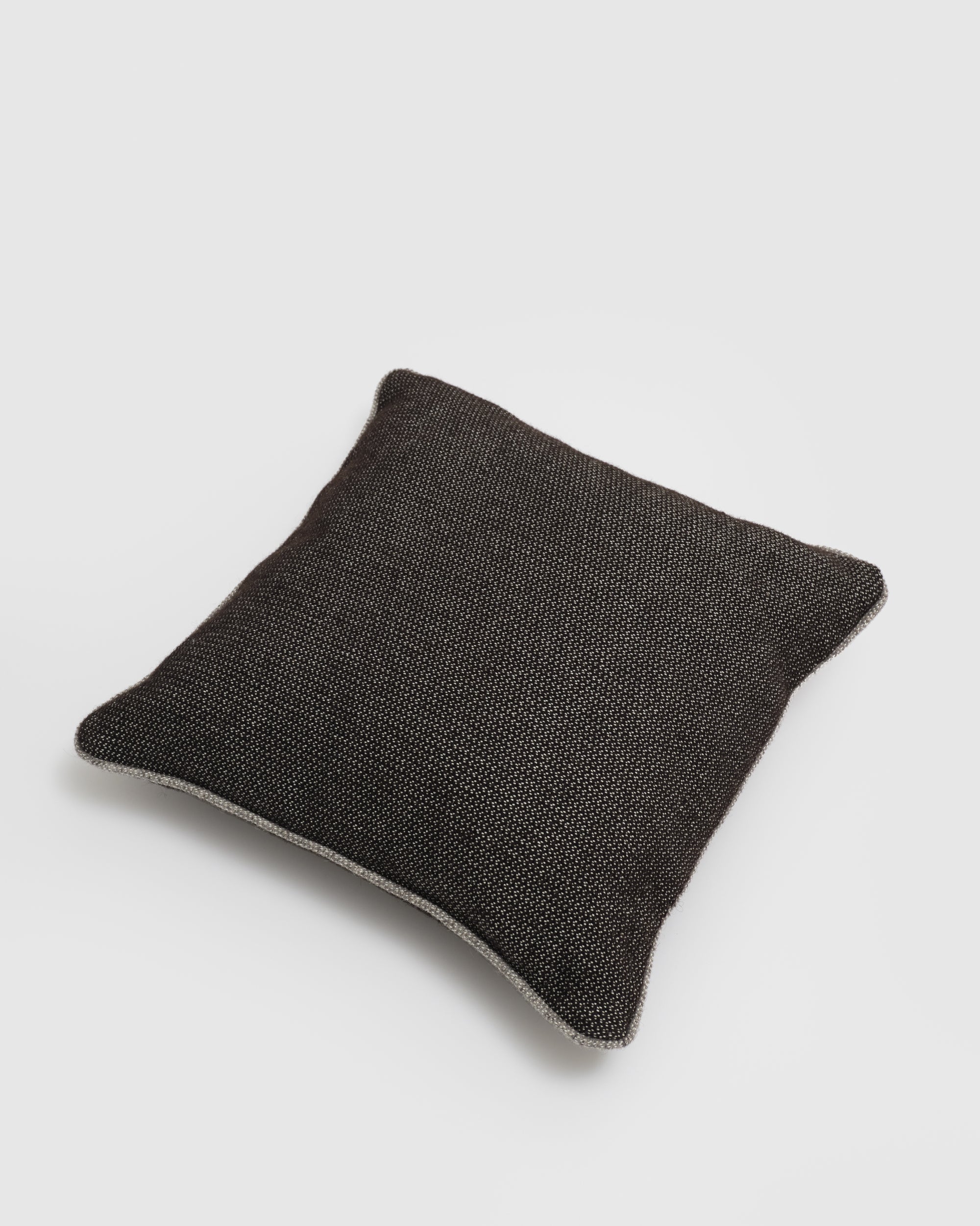 Punos Cushion