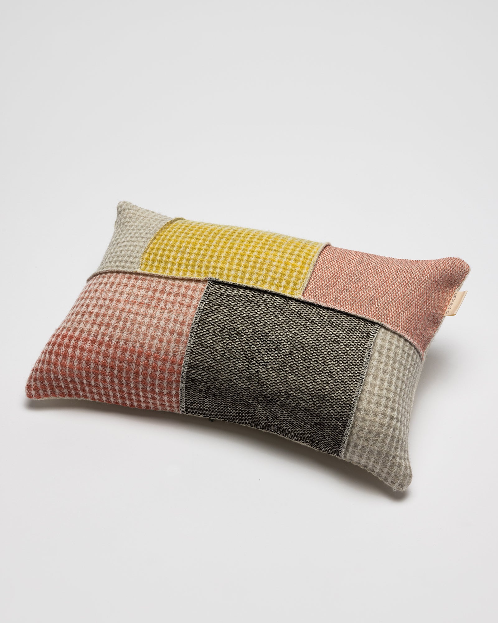 Aino cushion